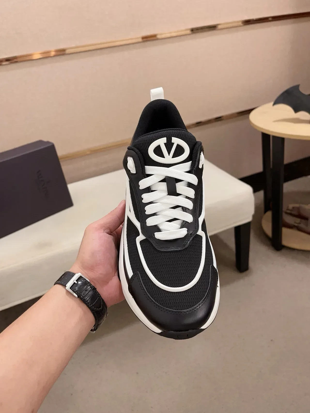 Valentino Sneakers Chunky Semelle Sculptée Contraste Noir et Blanc 5
