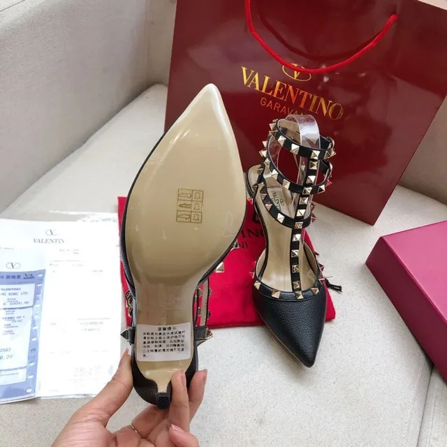 Valentino Rockstud काले चमड़े के स्टडेड पॉइंटेड टू स्टिलेटो 2