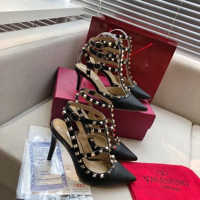 Valentino Rockstud काले चमड़े के स्टडेड पॉइंटेड टू स्टिलेटो 3