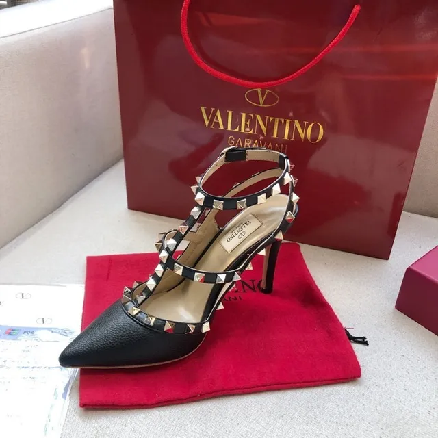 Valentino Rockstud काले चमड़े के स्टडेड पॉइंटेड टू स्टिलेटो 5