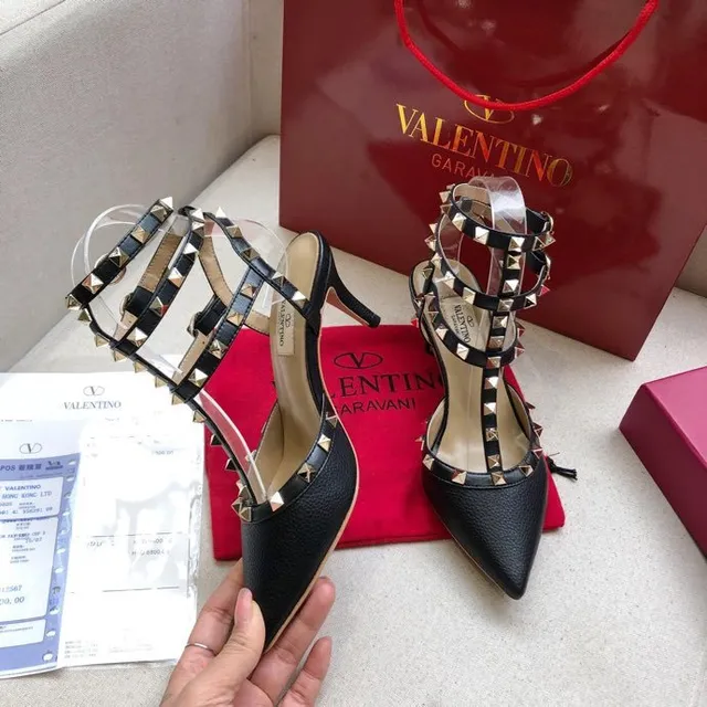 Valentino Rockstud काले चमड़े के स्टडेड पॉइंटेड टू स्टिलेटो 7