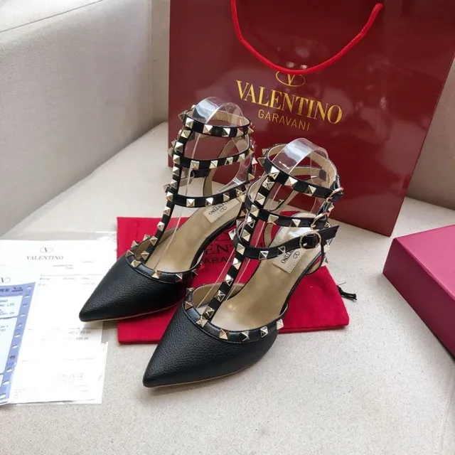 Valentino Rockstud काले चमड़े के स्टडेड पॉइंटेड टू स्टिलेटो 8