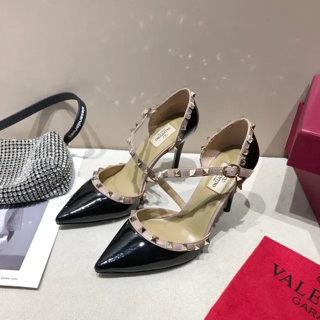 Valentino Rockstud Saltos de Couro Verniz Preto e Nude Stud-Embellished Stilettos 2