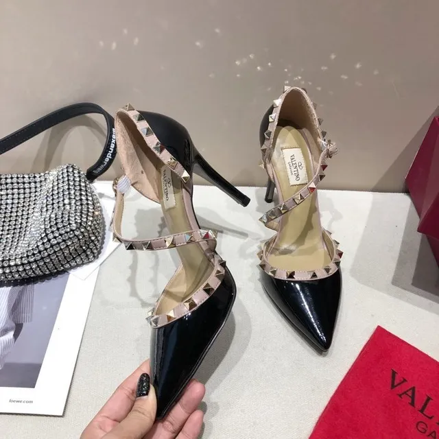 Valentino Rockstud Saltos de Couro Verniz Preto e Nude Stud-Embellished Stilettos 4