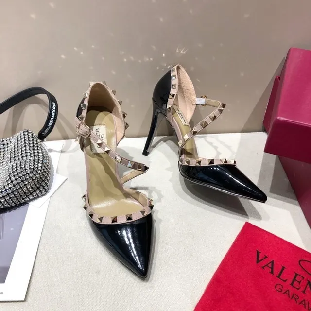 Valentino Rockstud Saltos de Couro Verniz Preto e Nude Stud-Embellished Stilettos 5