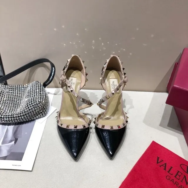 Valentino Rockstud Saltos de Couro Verniz Preto e Nude Stud-Embellished Stilettos 7
