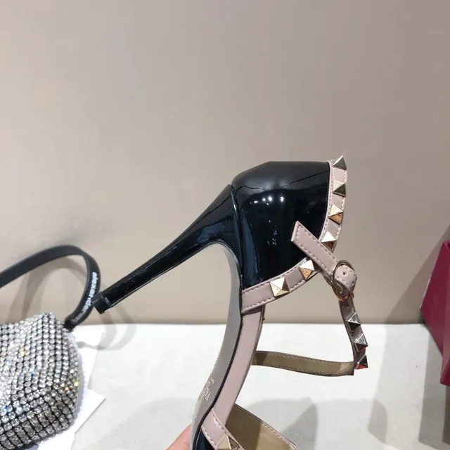 Valentino Rockstud Saltos de Couro Verniz Preto e Nude Stud-Embellished Stilettos 8