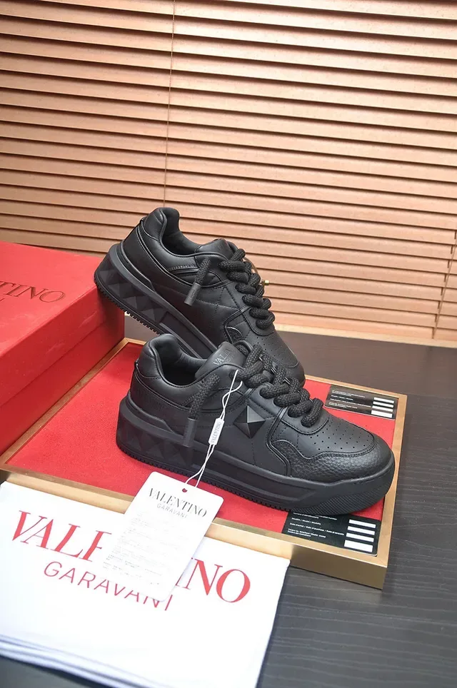 Valentino Rockstud Sneakers Lifestyle Noir avec Stud Pirámide 5
