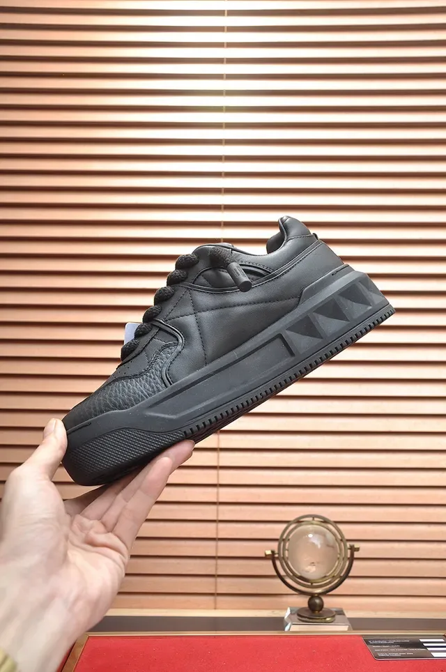Valentino Rockstud Sneakers Lifestyle Noir avec Stud Pirámide 6