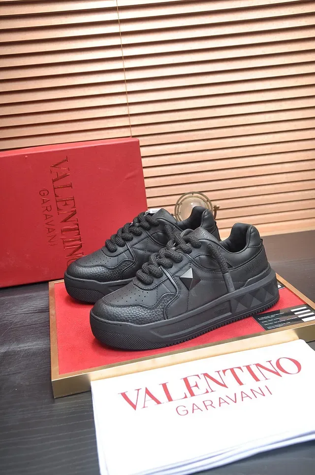 Valentino Rockstud Sneakers Lifestyle Noir avec Stud Pirámide 7