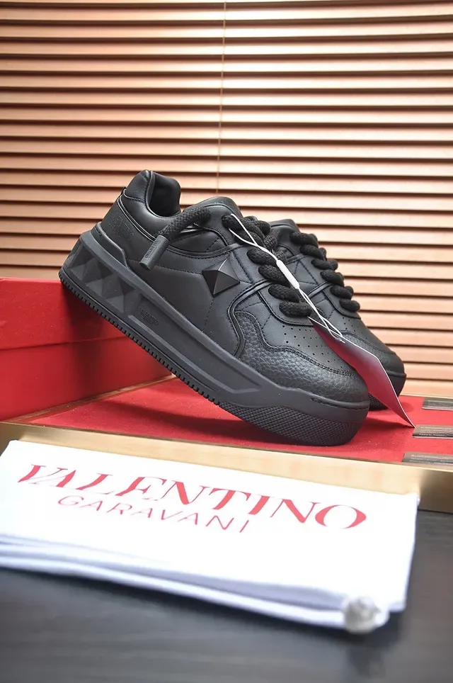 Valentino Rockstud Sneakers Lifestyle Noir avec Stud Pirámide 8