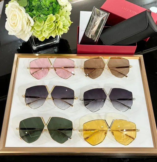 Valentino Rockstud Or Vert Angulaire Bouclier Silhouette Monture Métal Lunettes de Soleil 4