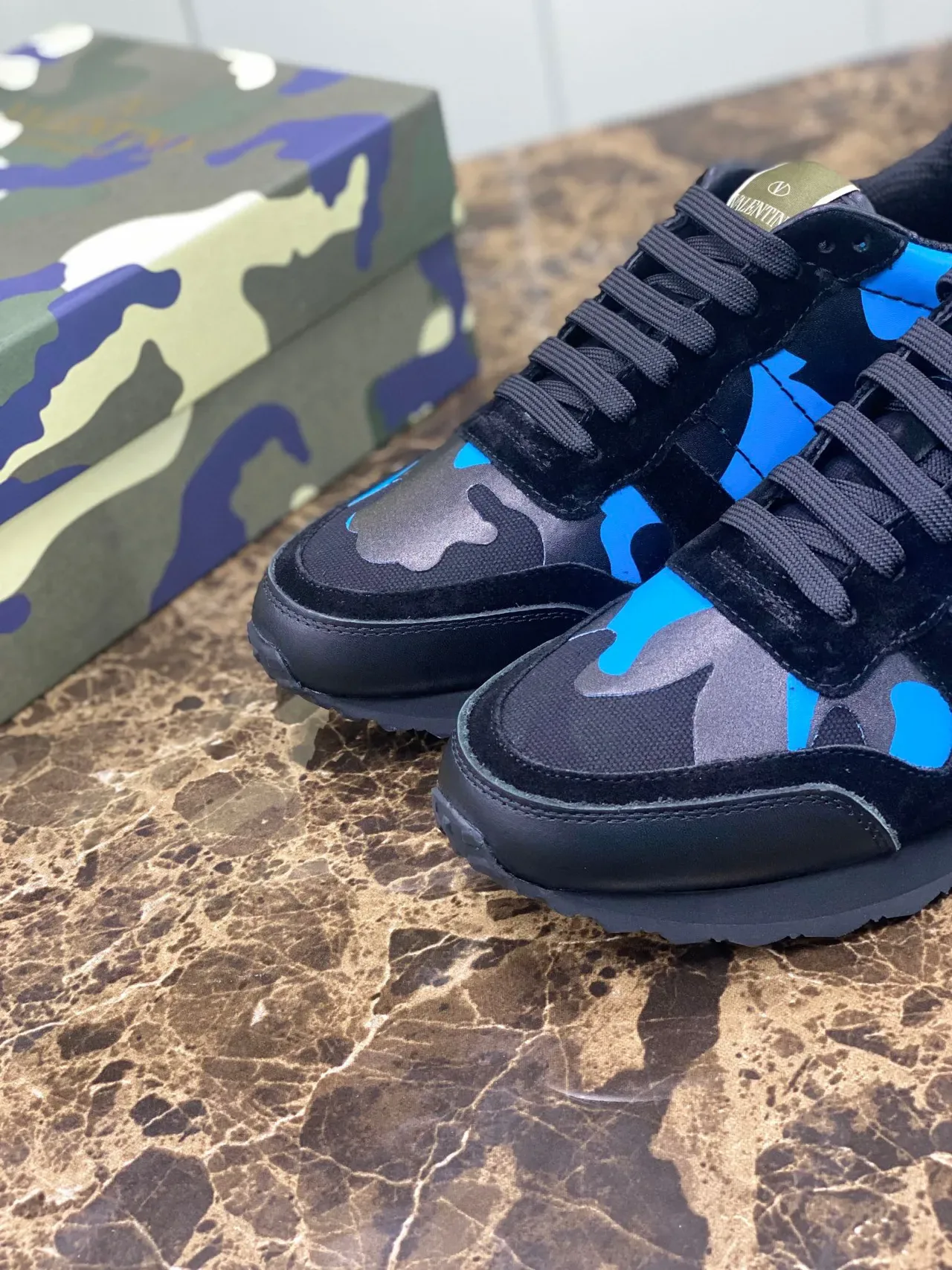 瓦伦蒂诺 Rockstud Runner 迷彩印花 黑蓝 生活运动鞋 3