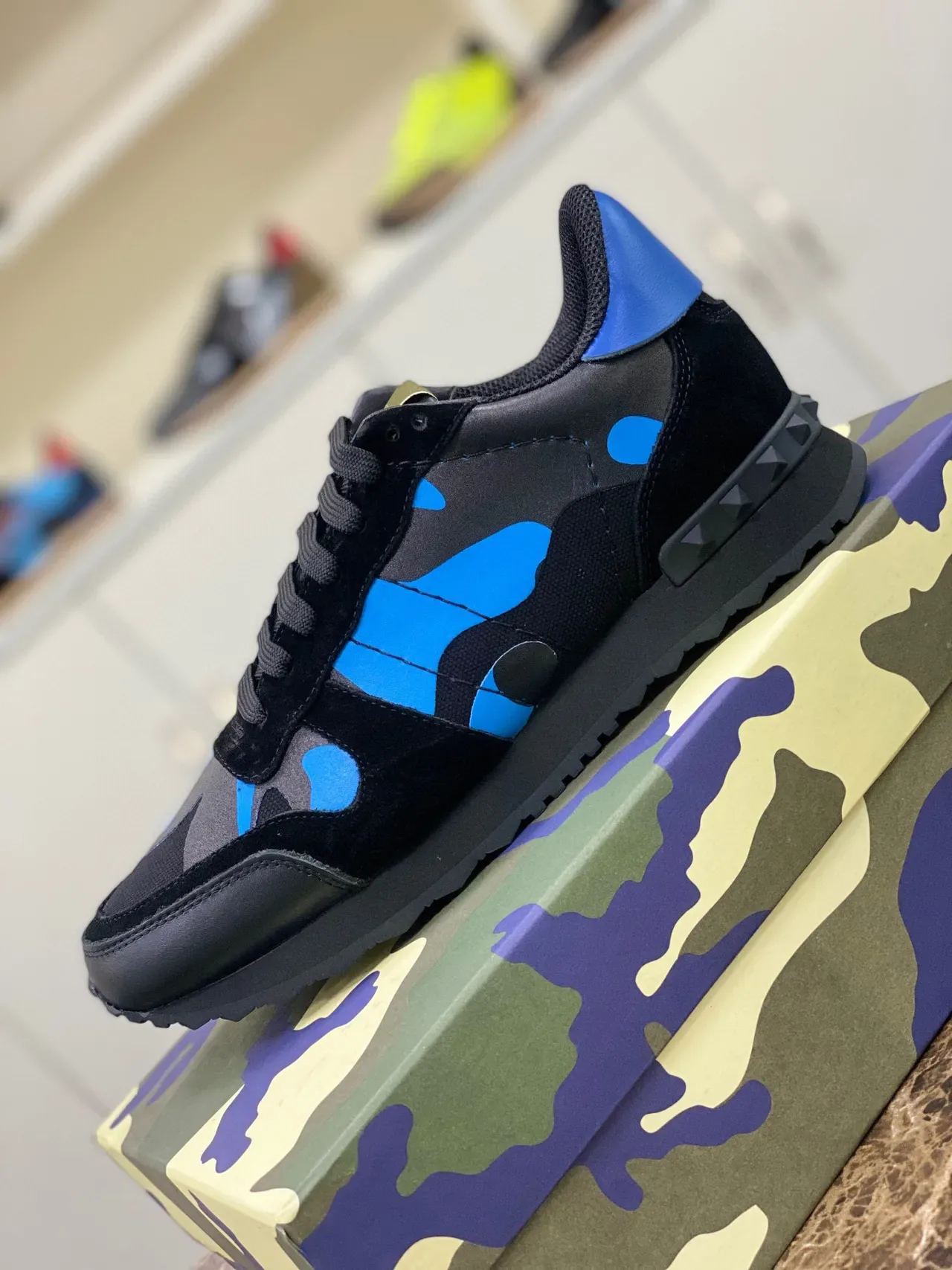 瓦伦蒂诺 Rockstud Runner 迷彩印花 黑蓝 生活运动鞋 6