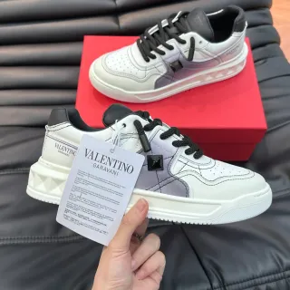 Valentino Rockstud Zapatillas Lifestyle Blancas y Lavanda Gradient