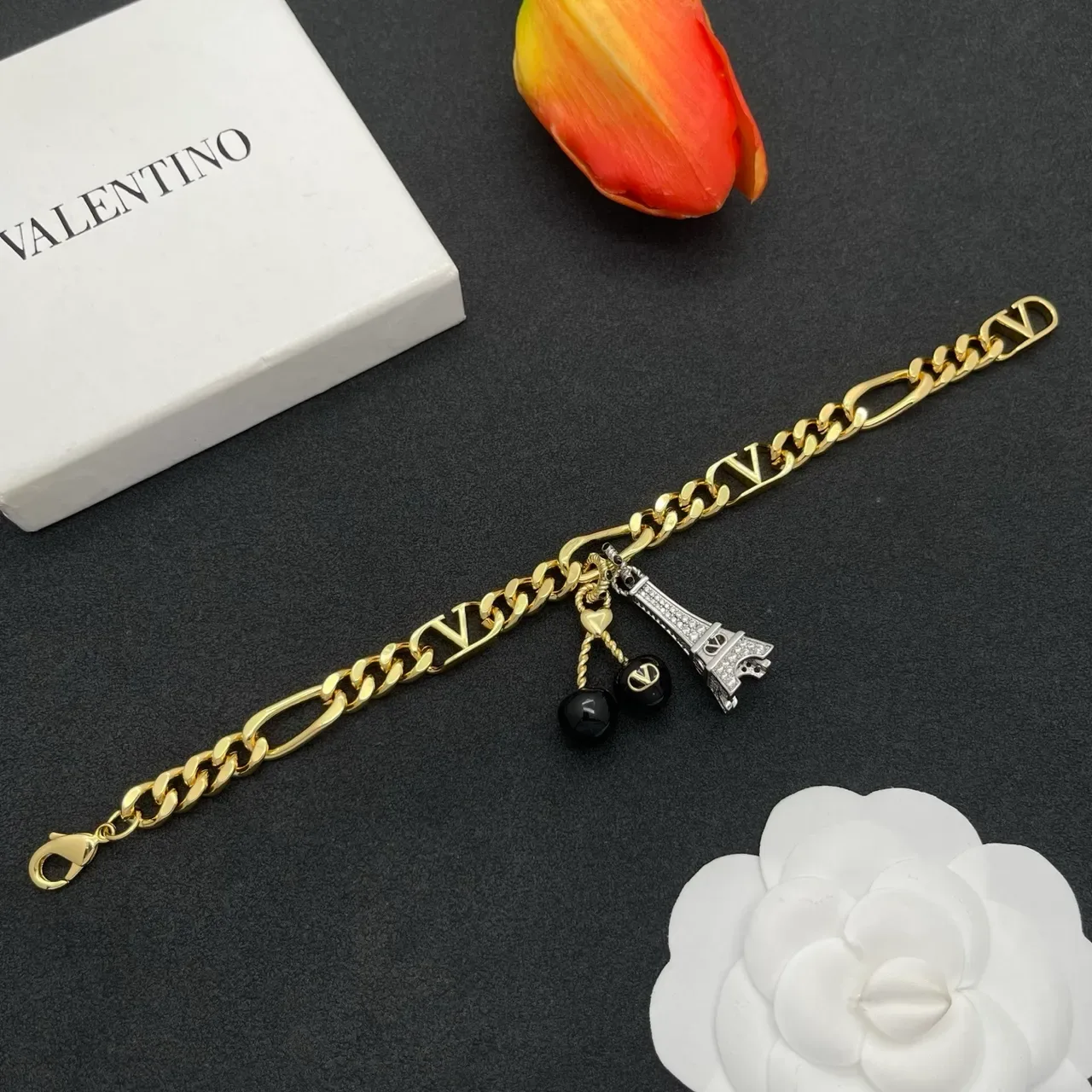 Valentino VLogo Oro Negro Figaro Chain Motif Pulsera 8