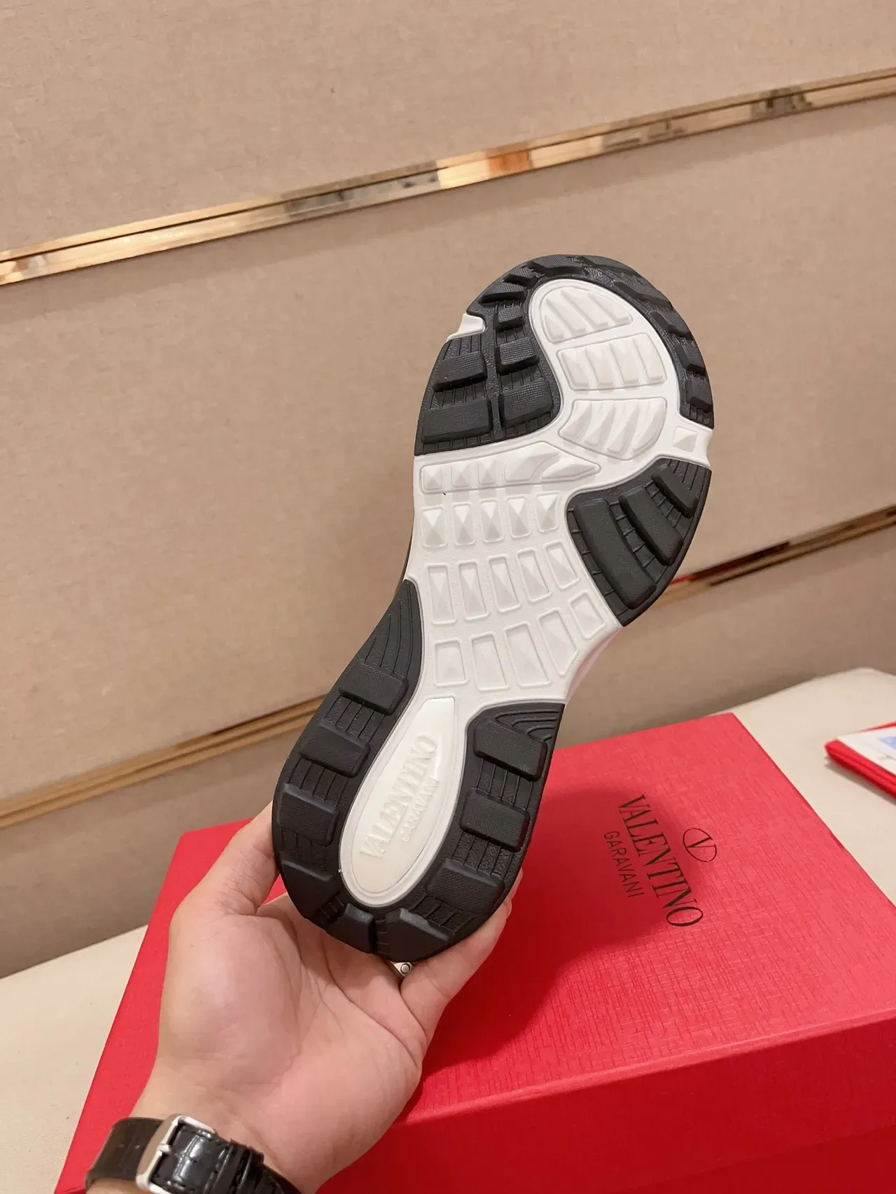 Valentino VLTN 黑白皮革生活方式运动鞋 2