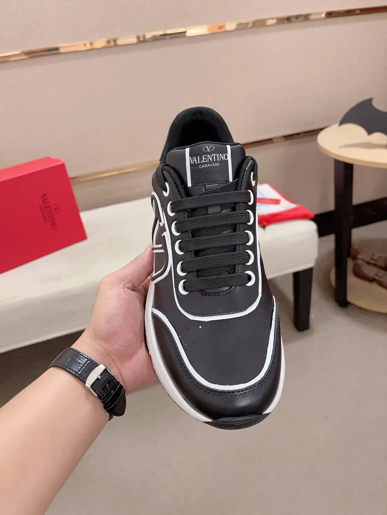 Valentino VLTN 黑白皮革生活方式运动鞋 5
