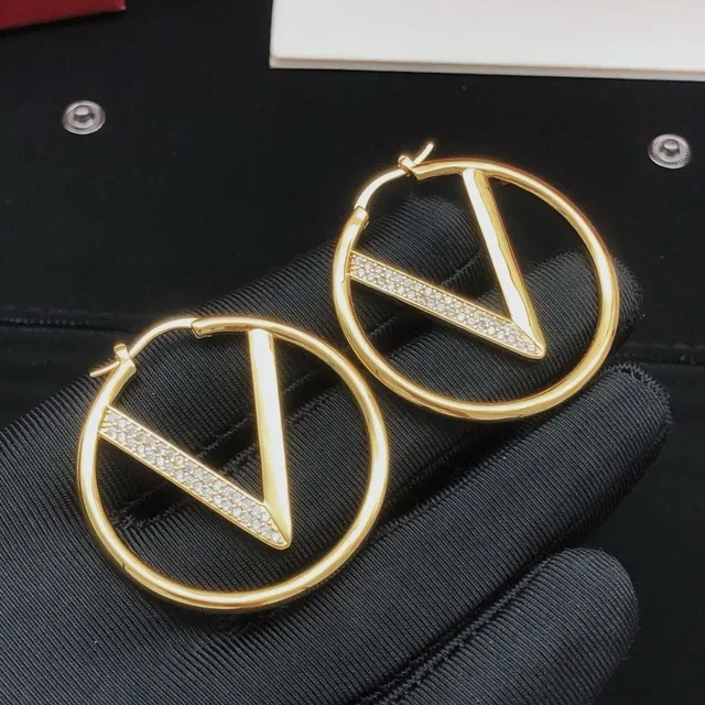 Valentino VLTN গোল্ড-টোন ক্রিস্টাল বার হুপ ইয়াররিংস 3