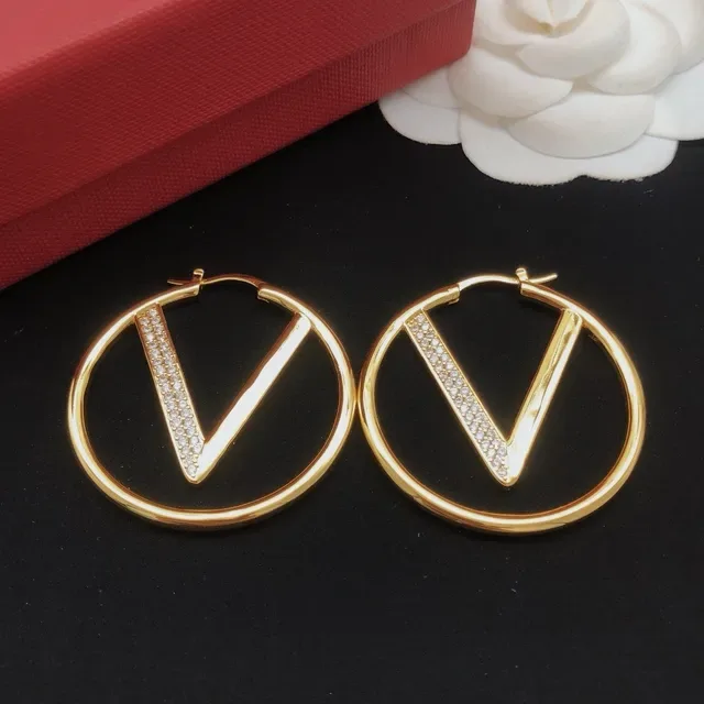 Valentino VLTN গোল্ড-টোন ক্রিস্টাল বার হুপ ইয়াররিংস 5