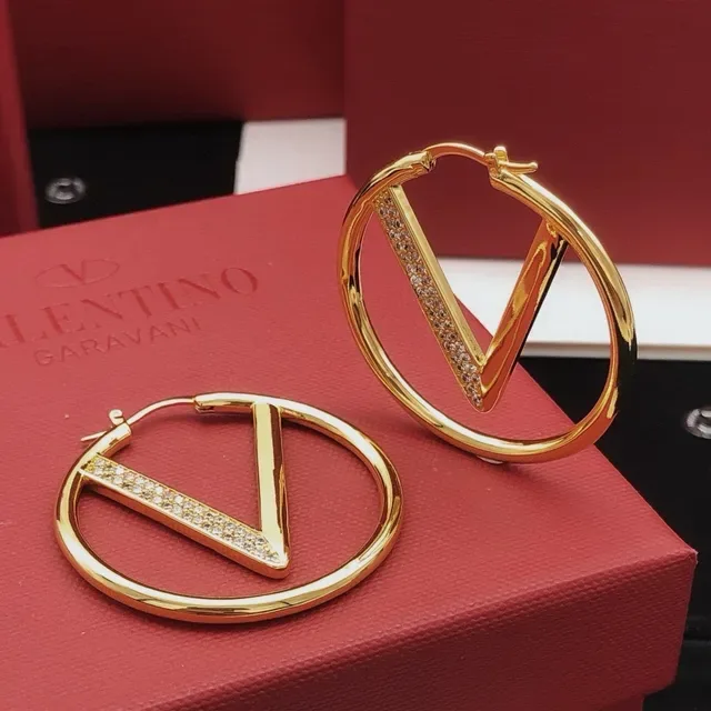 Valentino VLTN গোল্ড-টোন ক্রিস্টাল বার হুপ ইয়াররিংস 9