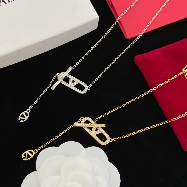 瓦伦蒂诺 VLTN Pavé Monogram 吊坠项链 8