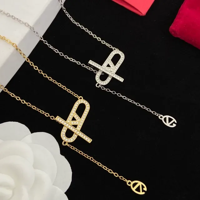 瓦伦蒂诺 VLTN Pavé Monogram 吊坠项链 9