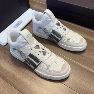Valentino VLTN সাদা ধূসর হাই টপ ছিদ্রিত আঙুল লাইফস্টাইল স্নিকার