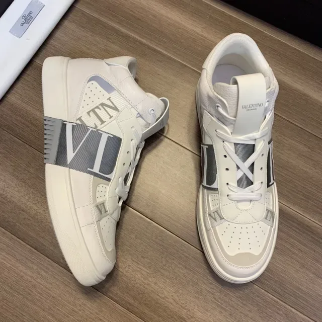 Valentino VLTN সাদা ধূসর হাই টপ ছিদ্রিত আঙুল লাইফস্টাইল স্নিকার 7