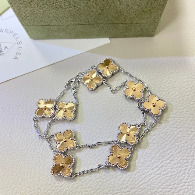 Van Cleef & Arpels Alhambra Eight Motif Collier en or jaune et blanc 3
