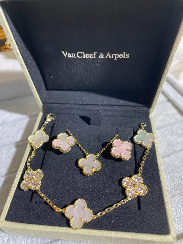 Van Cleef & Arpels Alhambra Collier Motif Trèfle à Quatre Feuilles Émail Brillant Rose Violet 5