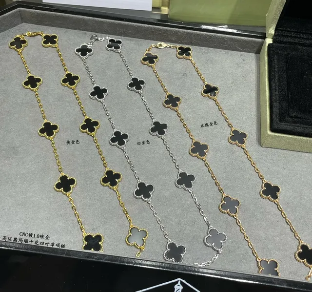 Van Cleef & Arpels Alhambra Collar de onix negro y oro amarillo 3