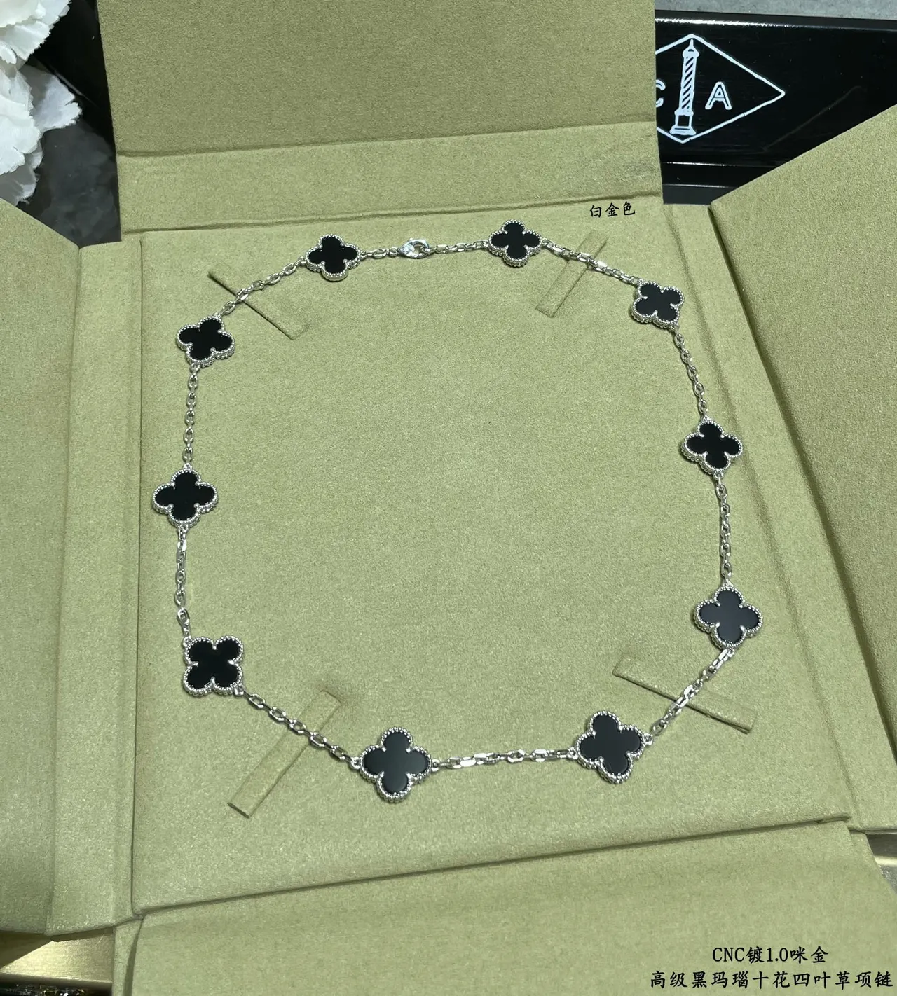Van Cleef & Arpels Alhambra Collar de onix negro y oro amarillo 4