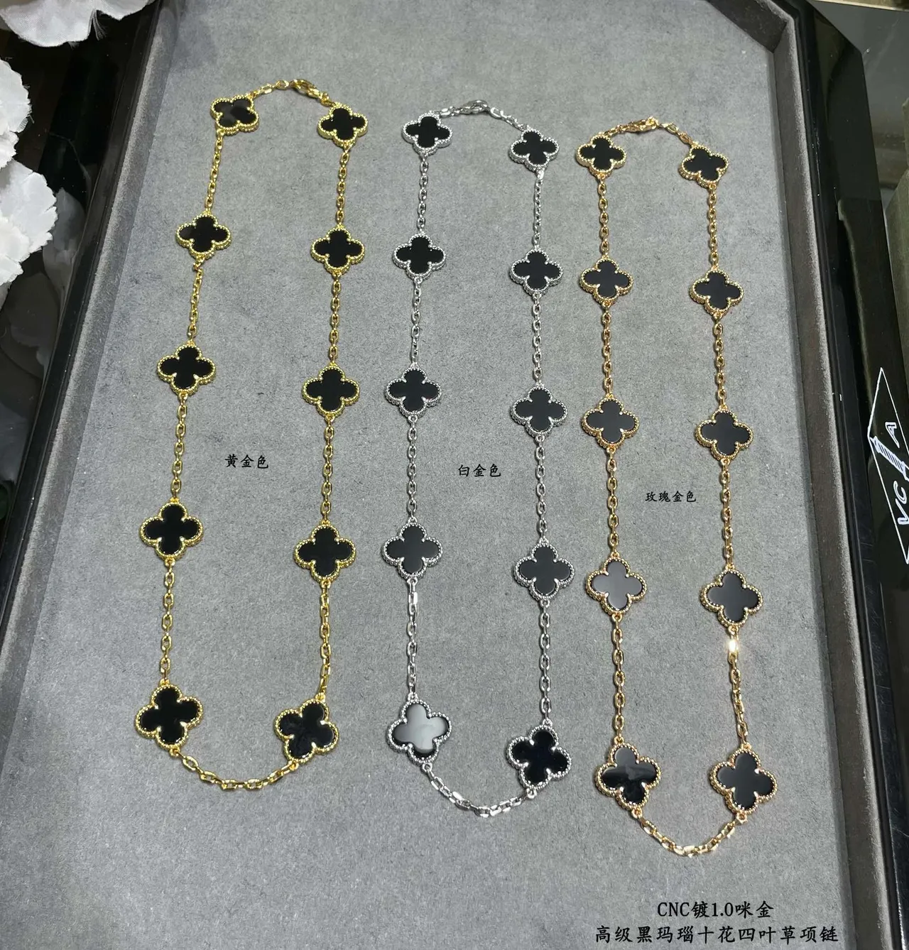 Van Cleef & Arpels Alhambra Collar de onix negro y oro amarillo 6