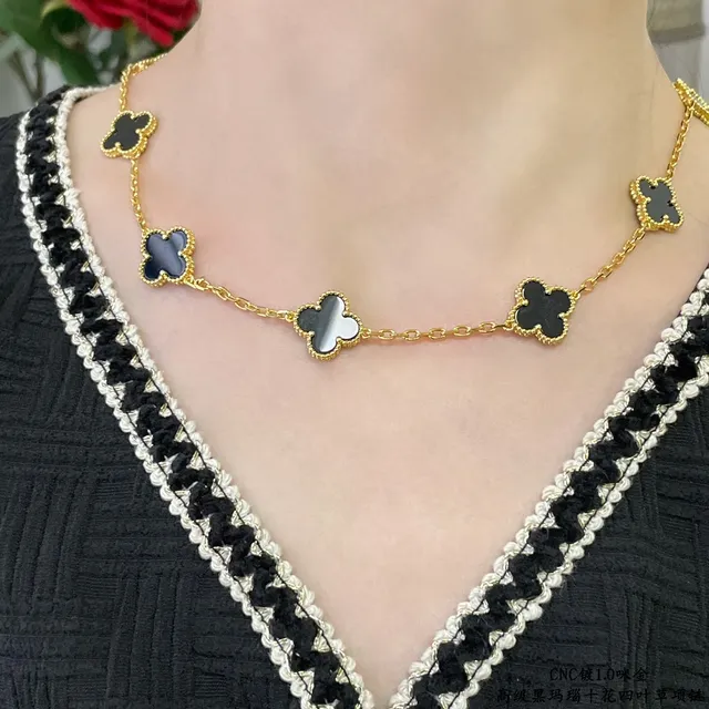 Van Cleef & Arpels Alhambra Collar de onix negro y oro amarillo 9