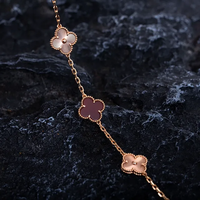 Van Cleef & Arpels Alhambra Cinco Motif Bordô e Rose Gold Pulseira de Esmalte 4