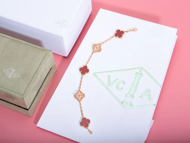 Van Cleef & Arpels Alhambra Cinco Motif Bordô e Rose Gold Pulseira de Esmalte 5