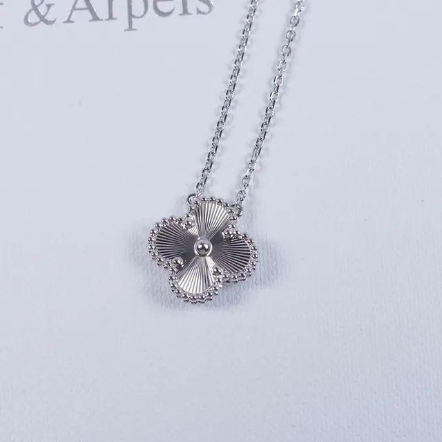 Van Cleef & Arpels Alhambra Four-Leaf Clover Pendant Necklace 3