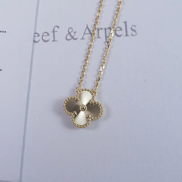 Van Cleef & Arpels Alhambra Four-Leaf Clover Pendant Necklace 4