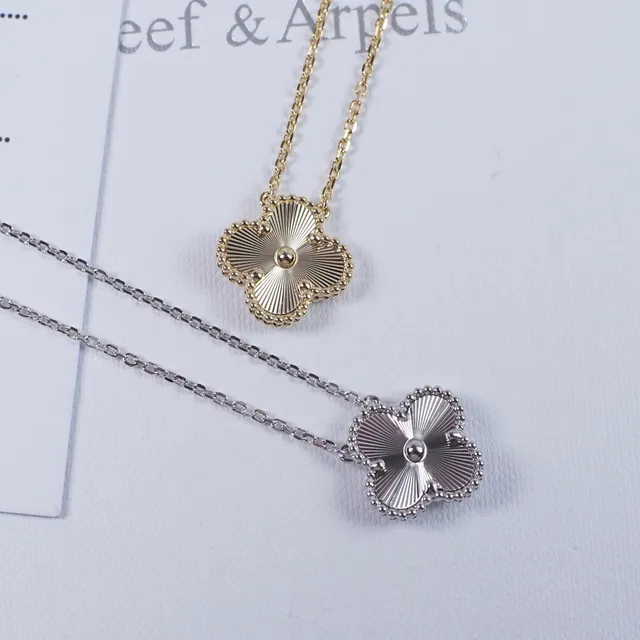 Van Cleef & Arpels Alhambra Four-Leaf Clover Pendant Necklace 5