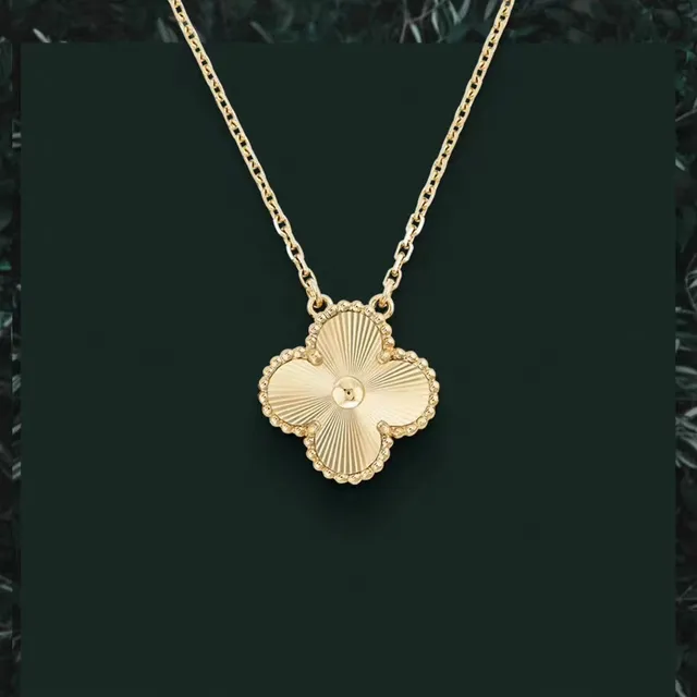 Van Cleef & Arpels Alhambra Four-Leaf Clover Pendant Necklace 7