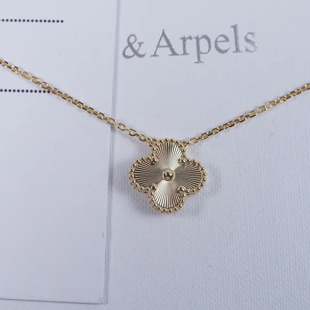 Van Cleef & Arpels Alhambra Four-Leaf Clover Pendant Necklace 8
