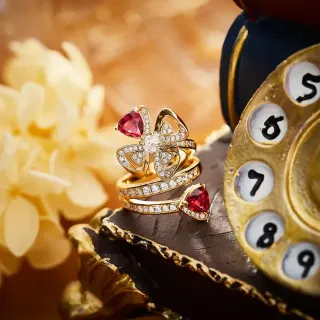 Van Cleef & Arpels अल्हांब्रा चार पत्ते का क्लोवर रूबी एंड डायमंड रिंग
