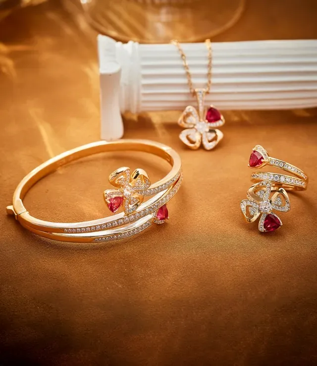 Van Cleef & Arpels Alhambra Four-Leaf Clover Ruby and Diamond Ring 3