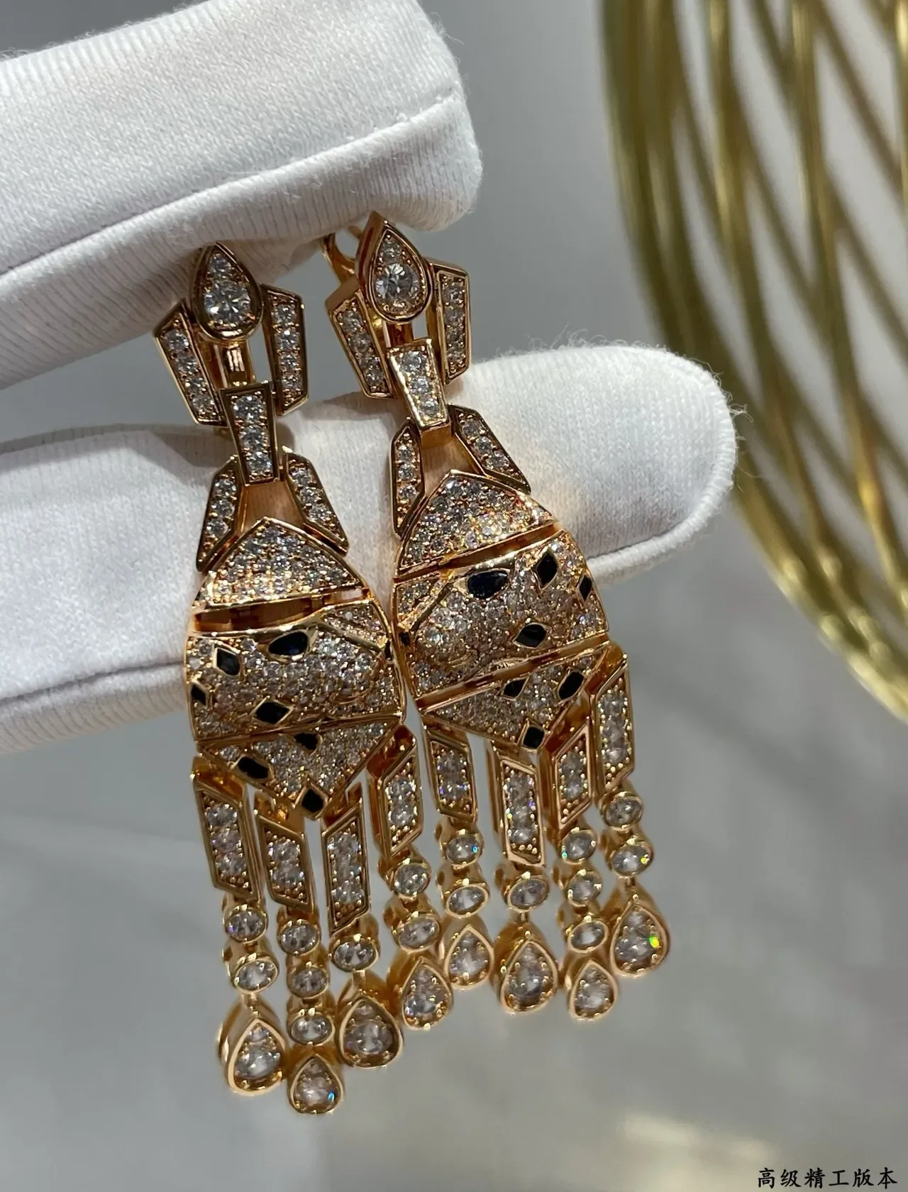 Van Cleef & Arpels Panthère ज्योमेट्रिक पैंथर डायमंड ईयरिंग्स 4