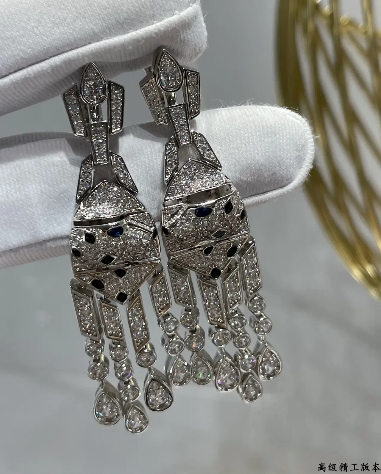 Van Cleef & Arpels Panthère ज्योमेट्रिक पैंथर डायमंड ईयरिंग्स 5
