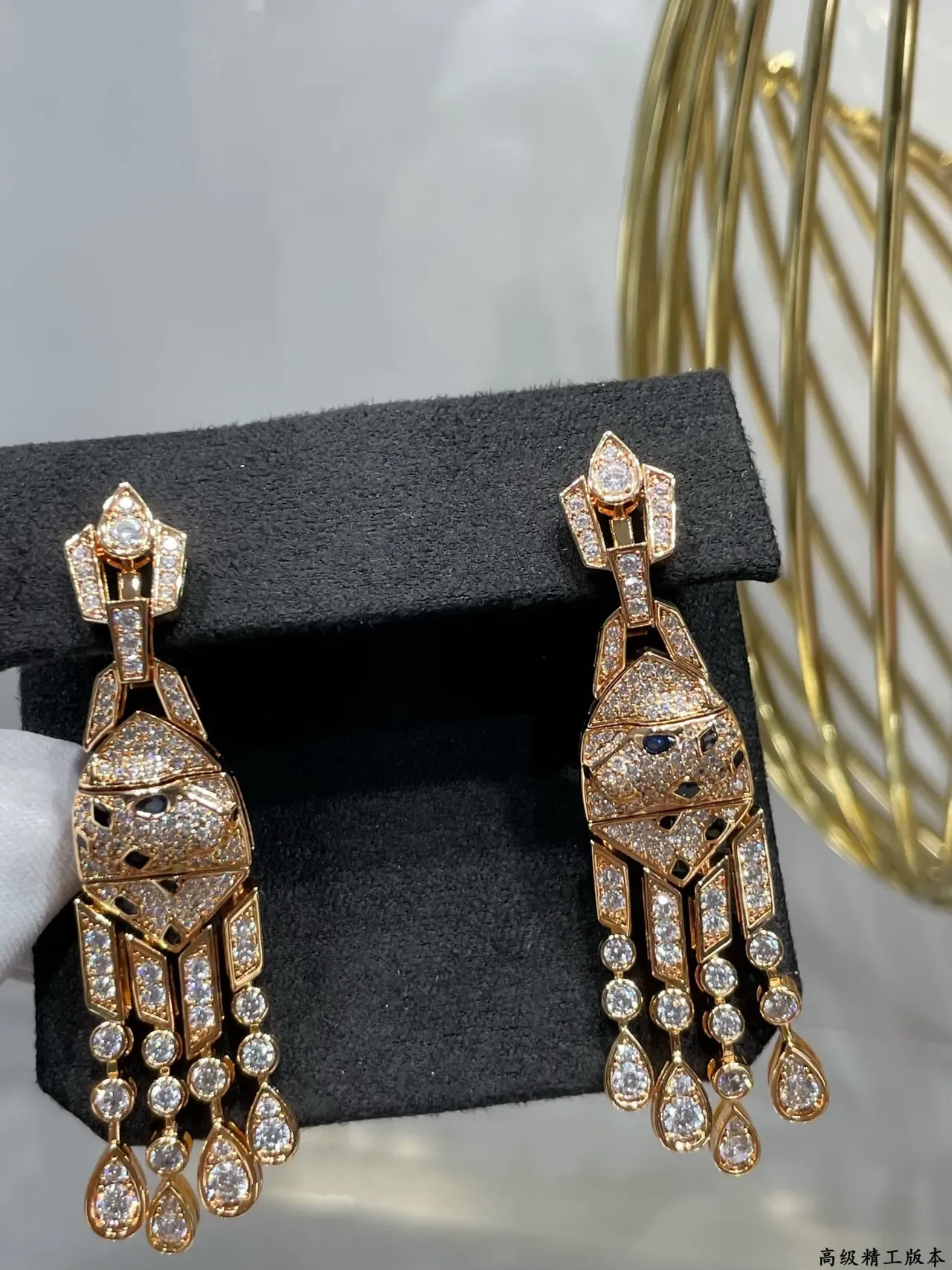Van Cleef & Arpels Panthère ज्योमेट्रिक पैंथर डायमंड ईयरिंग्स 6