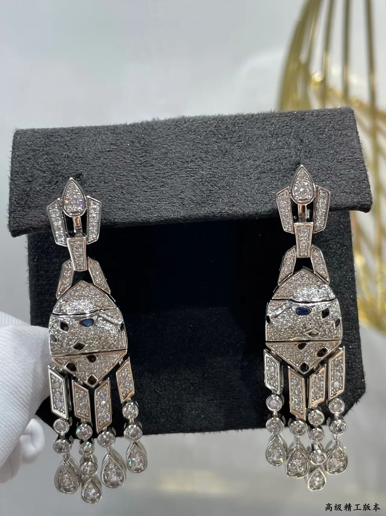 Van Cleef & Arpels Panthère ज्योमेट्रिक पैंथर डायमंड ईयरिंग्स 7