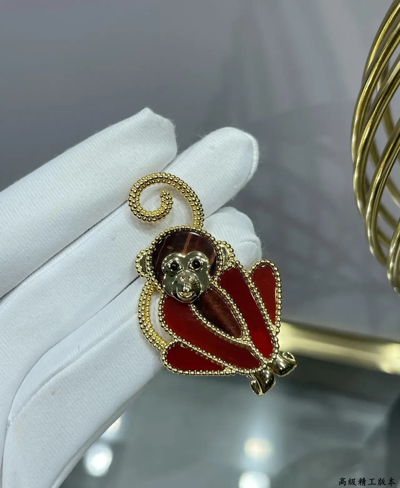 Van Cleef & Arpels लाल एनामेल बंदर ब्रोच 4