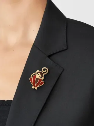 Van Cleef & Arpels लाल एनामेल बंदर ब्रोच 9